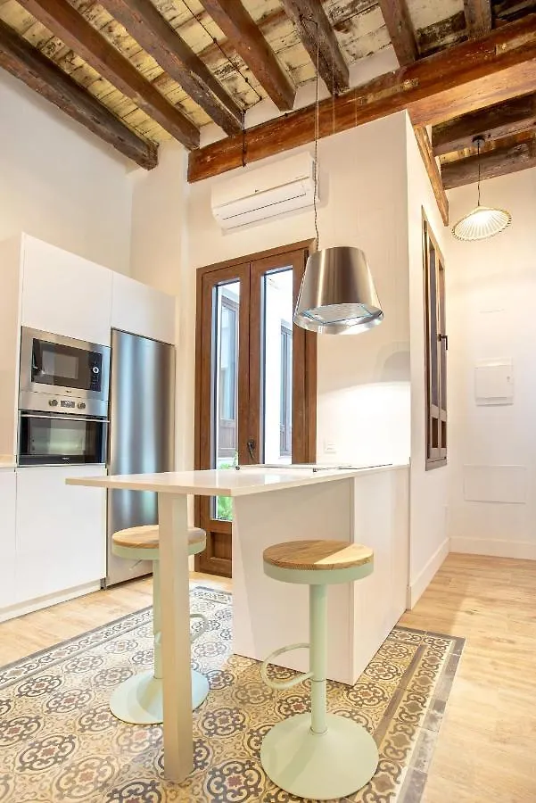 Genteel Home Santas Patronas Seville Apartment