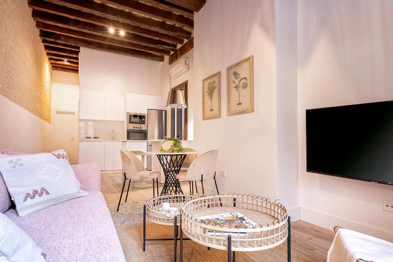 Genteel Home Santas Patronas Seville Apartment