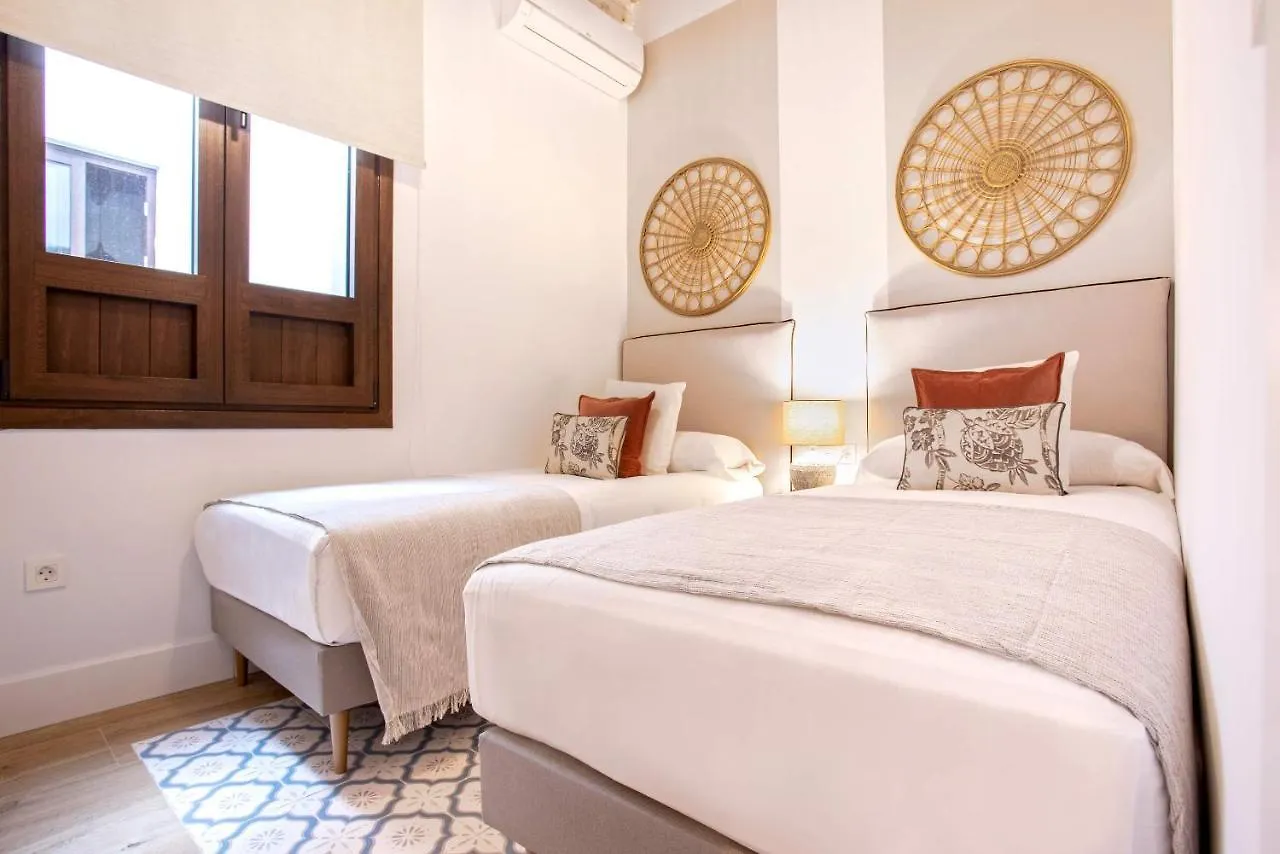 Genteel Home Santas Patronas Seville