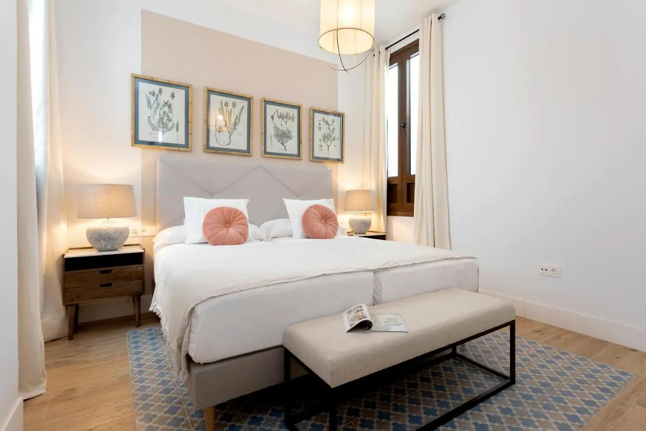 Genteel Home Santas Patronas Seville Apartment