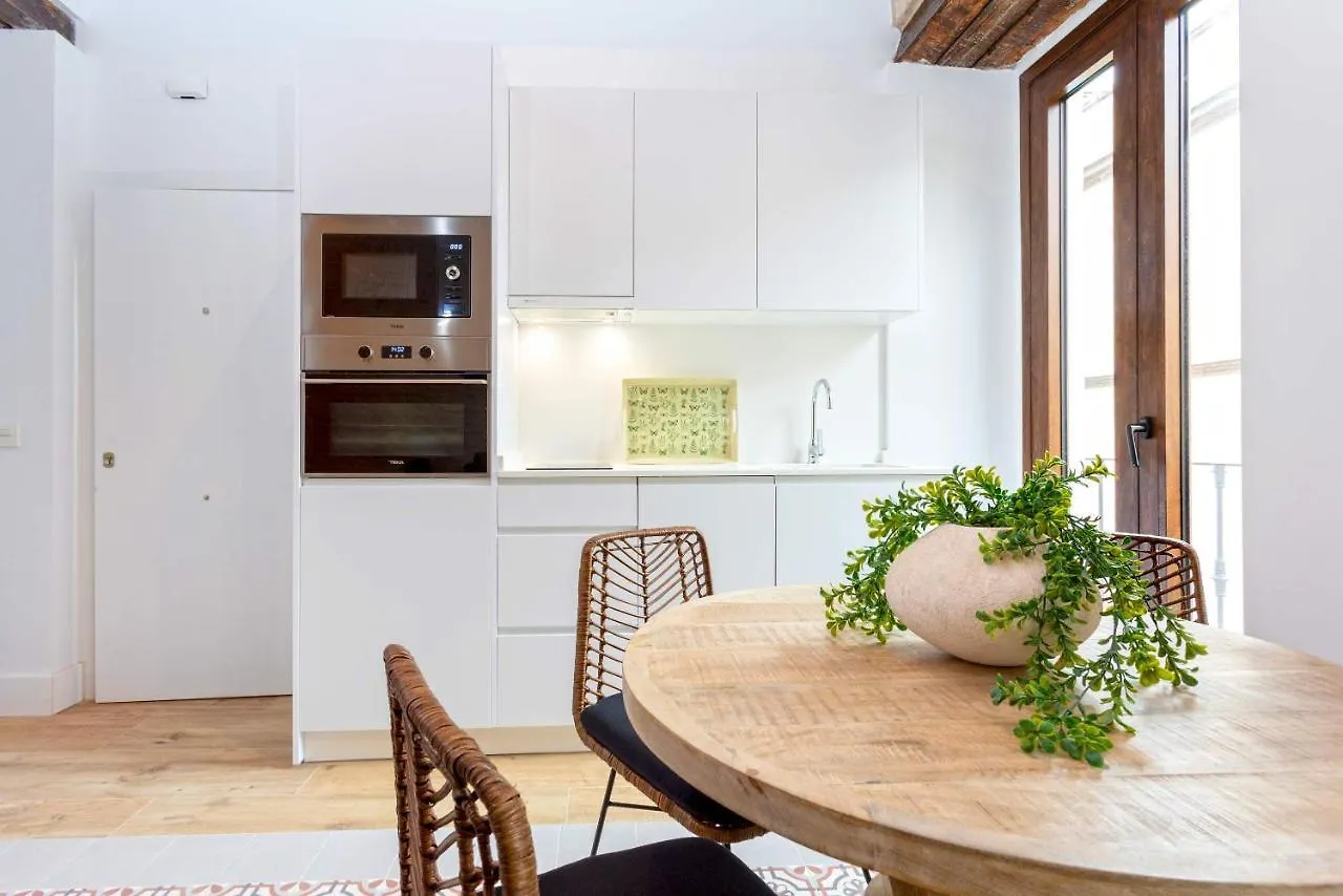 Genteel Home Santas Patronas Seville Apartment