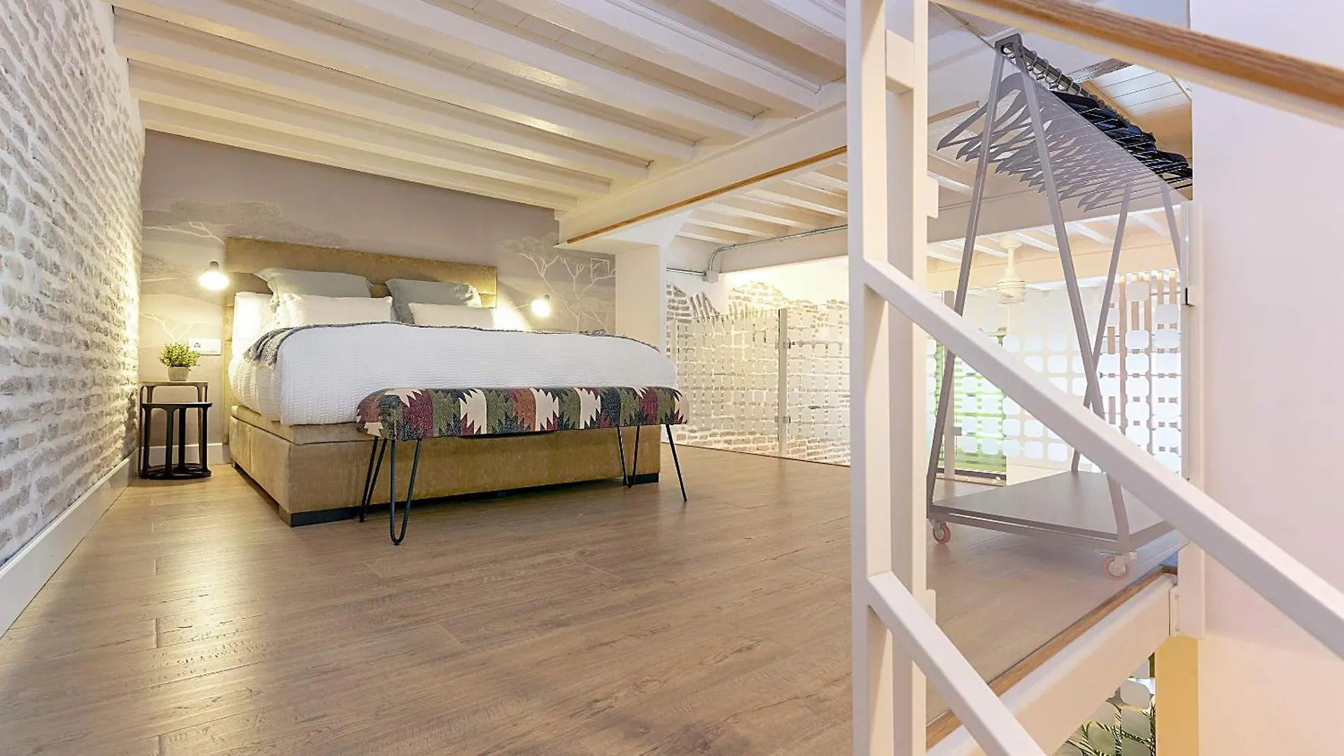 Genteel Home Santas Patronas Seville Apartment